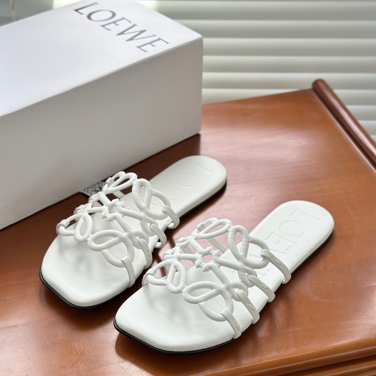 LOEWE - Petal Anagram slide in soft calfskin Blanc